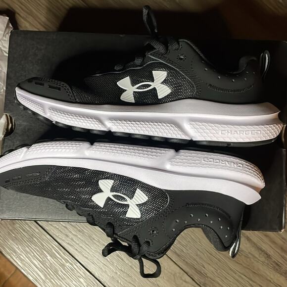 NIB Under Armour boys grade school Assert 10 shoe size 3.5wide - Picture 9 of 11